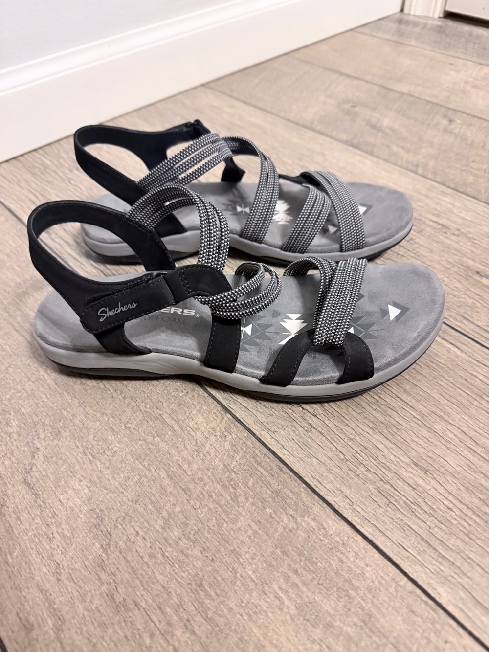 Skechers Women's Black & Gray Strappy Memory Foam Sandals - Picture 3 of 14